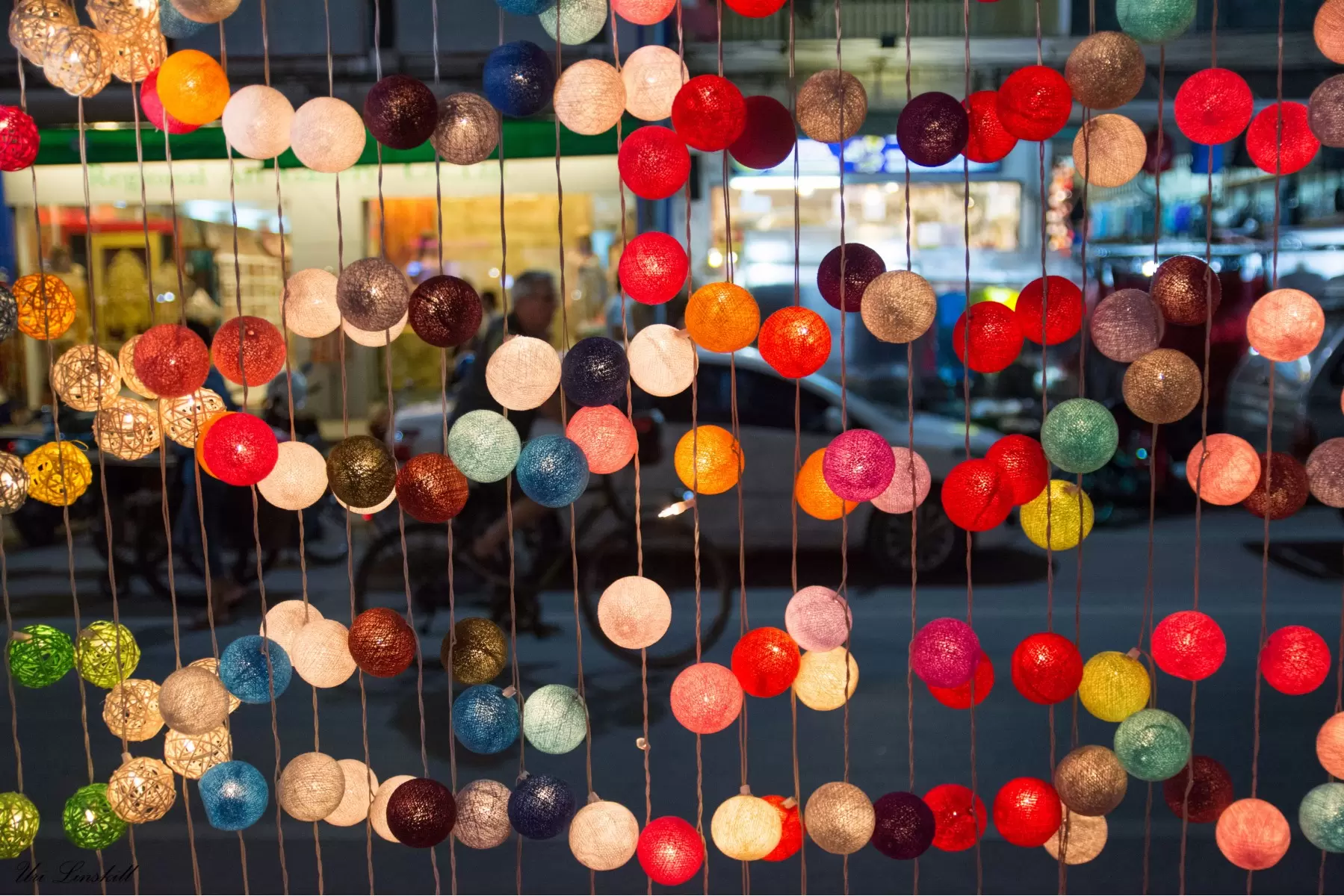 כדורים צבעונים - אורי לינסקיל - מופשט מעגלי  - מק''ט: 301103