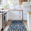 שטיח מטבח פי וי סי פרחוני טבעי כחול-לבן - תמונה 1