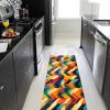 שטיח מטבח פי וי סי משולשים צבעוניים חמים - תמונה 1