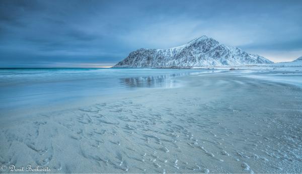 חול קפוא – דורית ברקוביץ | תמונה לסלון בסגנון מודרני