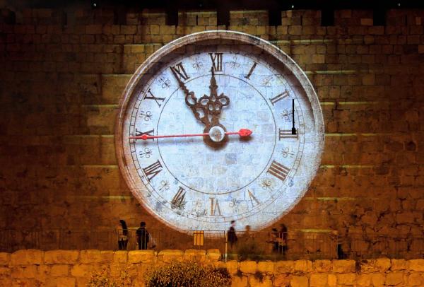 שעון – אלי נגר | תמונה לסלון בסגנון כפרי