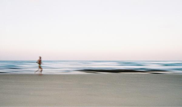 רוץ – אילן עמיחי | תמונה לסלון בסגנון מופשט