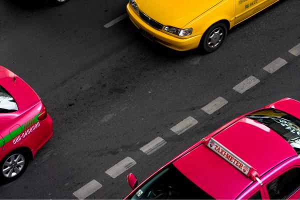 פונץ' בננה מוטורי – ניר אלון | תמונה לסלון בסגנון אורבני