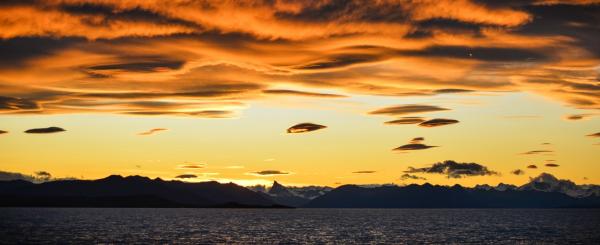 שקיעה בפטגוניה – רן זיסוביץ | תמונה לסלון בסגנון מודרני