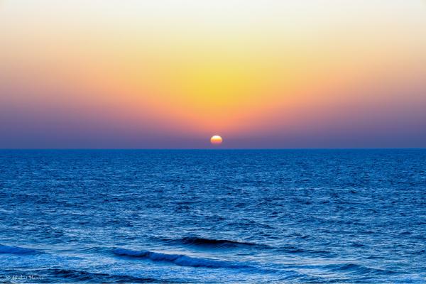 שקיעה בים – שחר חנין | תמונה לסלון בסגנון ריאליסטי