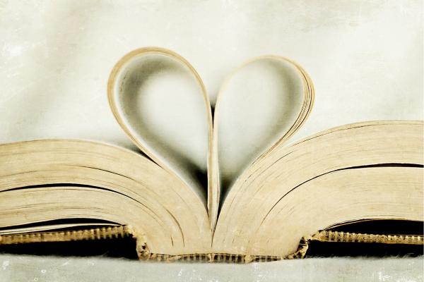 אהבה לבנה – ויויאן נתן | תמונה לסלון בסגנון כפרי