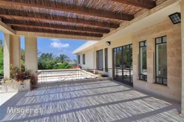 חזית אופיינית