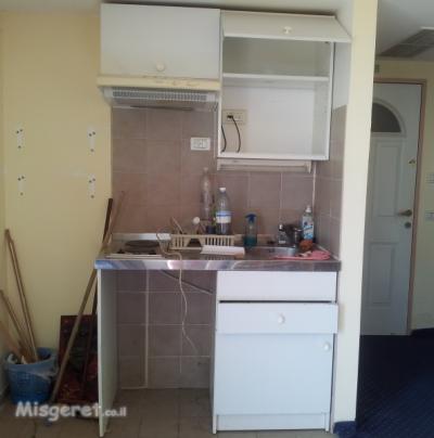 מטבחון לפני השיפוץ