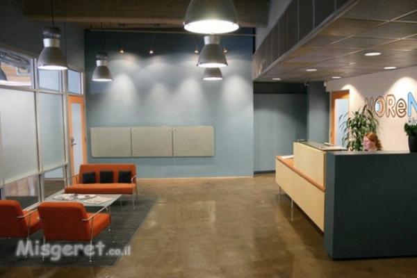 לובי כניסה חברת תקשורת