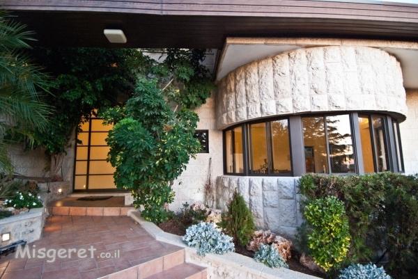 הכניסה לבית