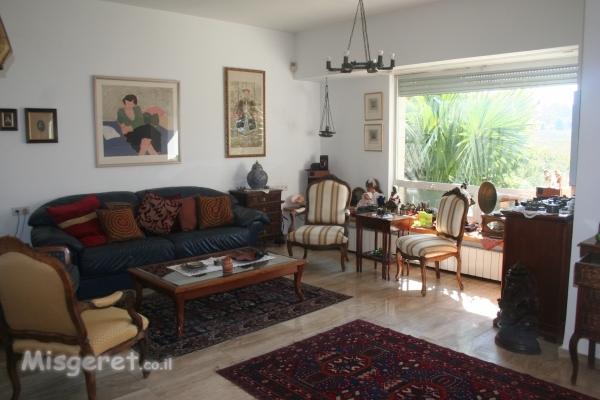 הסלון מבט אל הנוף