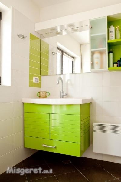 ארון באמבטית ילדים