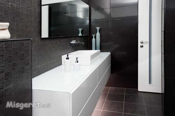 אמבטית חדר הורים מודרנית