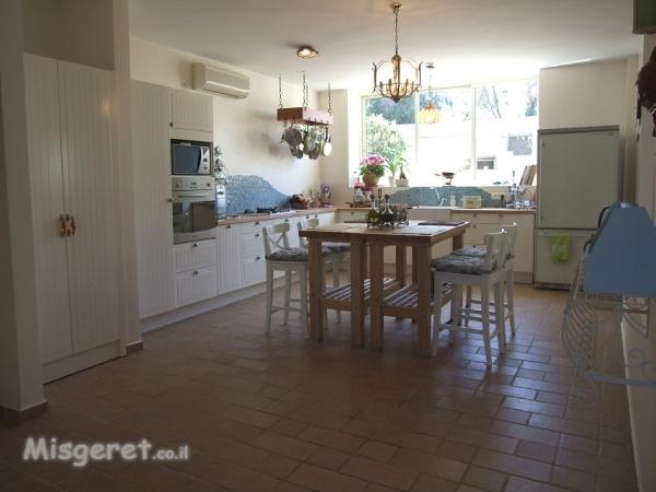 מטבח עם חיפוי