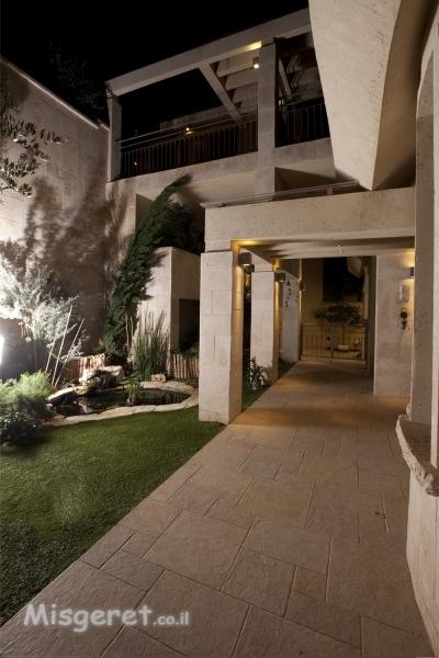 שביל גישה לבית פרטי בדניה