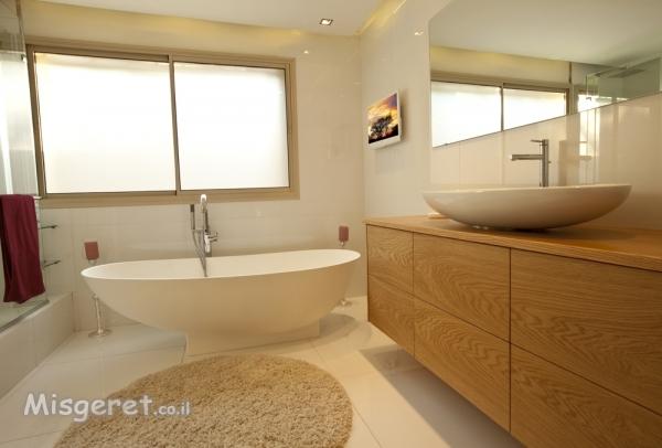 אמבטיה בבית פרטי בדניה