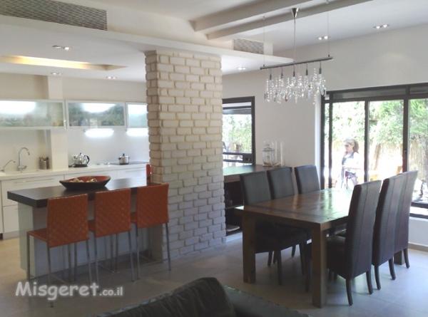 פינת אוכל בבית פרטי בעדי