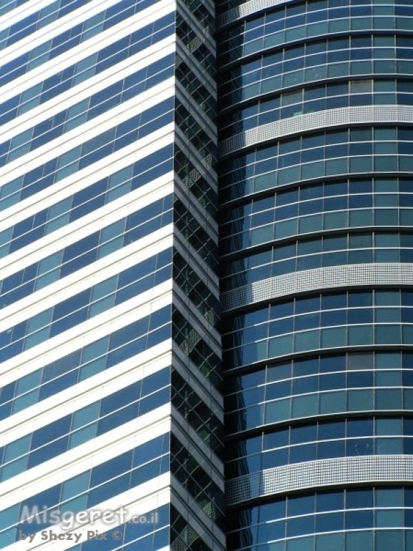 השתקפויות ובניינים