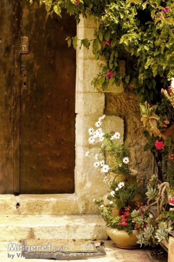 שערים, דלתות, מרפסות, סמטאות