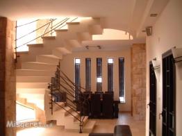 מבט פנים בית משפ' ביטון