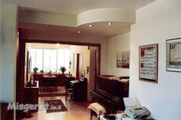 דירות מגורים