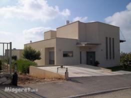 חזית הבית בבנייה