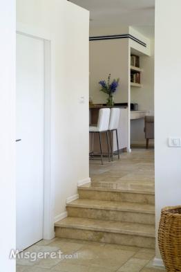 כניסה למרחב הסלון