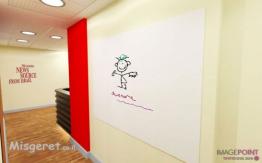 קיר מחיק במעבר