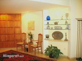 מעבר הכניסה לסלון