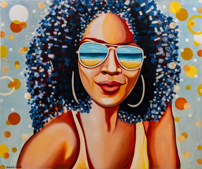 אפריקאית מביטה אל הים