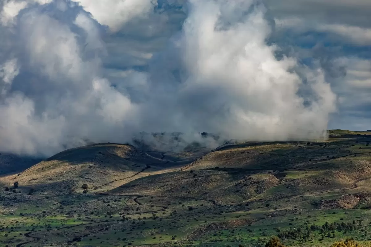 הרים בעננים - יבגני זלבקוב - צילומים  - מק''ט: 456222