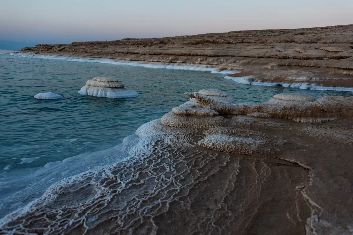 חוף ים המלח - ורד גלעדי - תמונות ים ושמים לסלון נופים יפים  - מק''ט: 438383