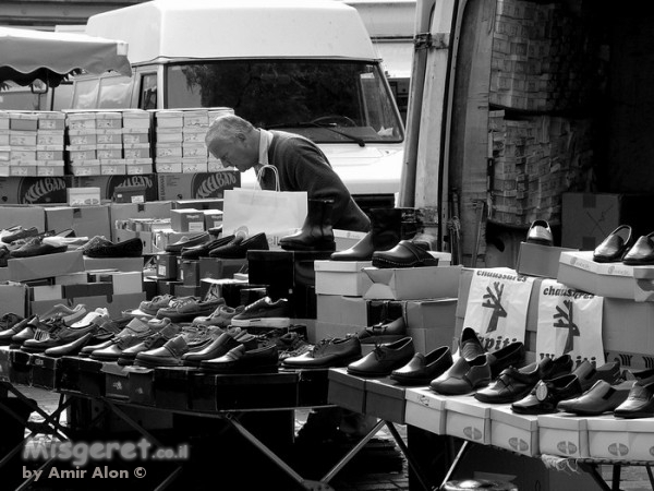 נעליים למכירה