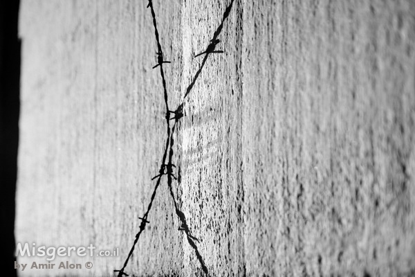 תיל שחור לבן