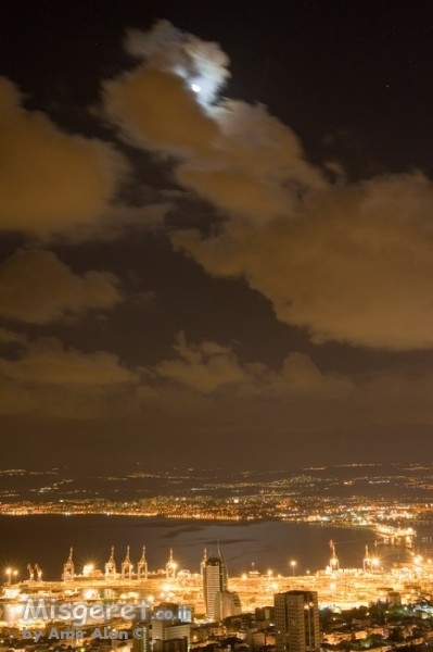 ירח על מפרץ חיפה