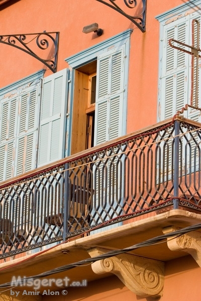 רגוע מול הים