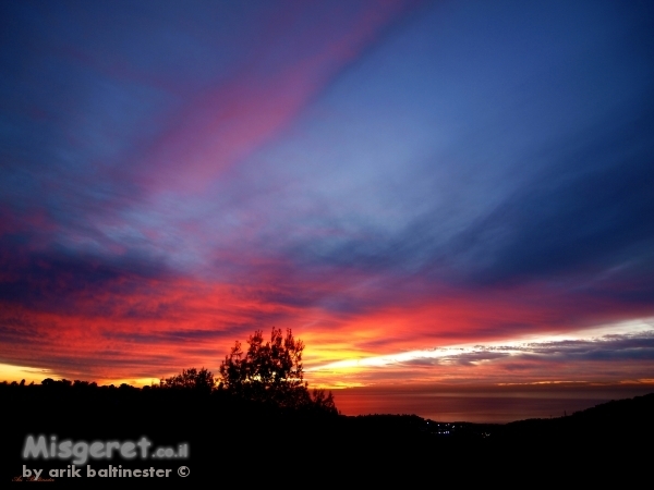 בוער בשקיעה