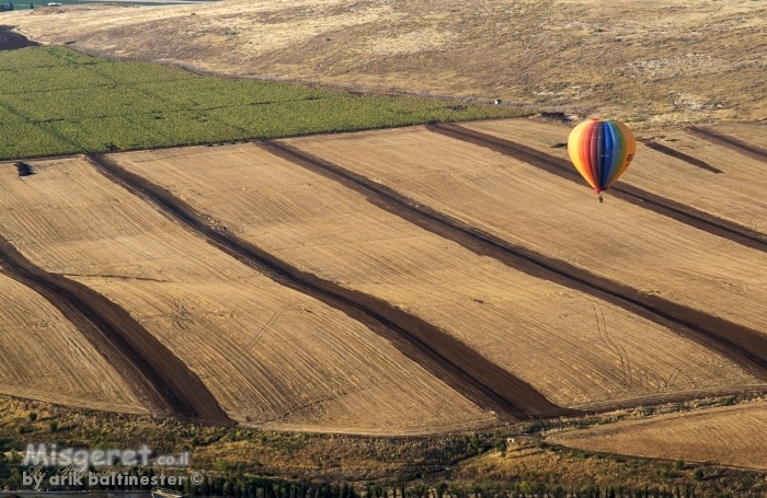 לעוף על העמק
