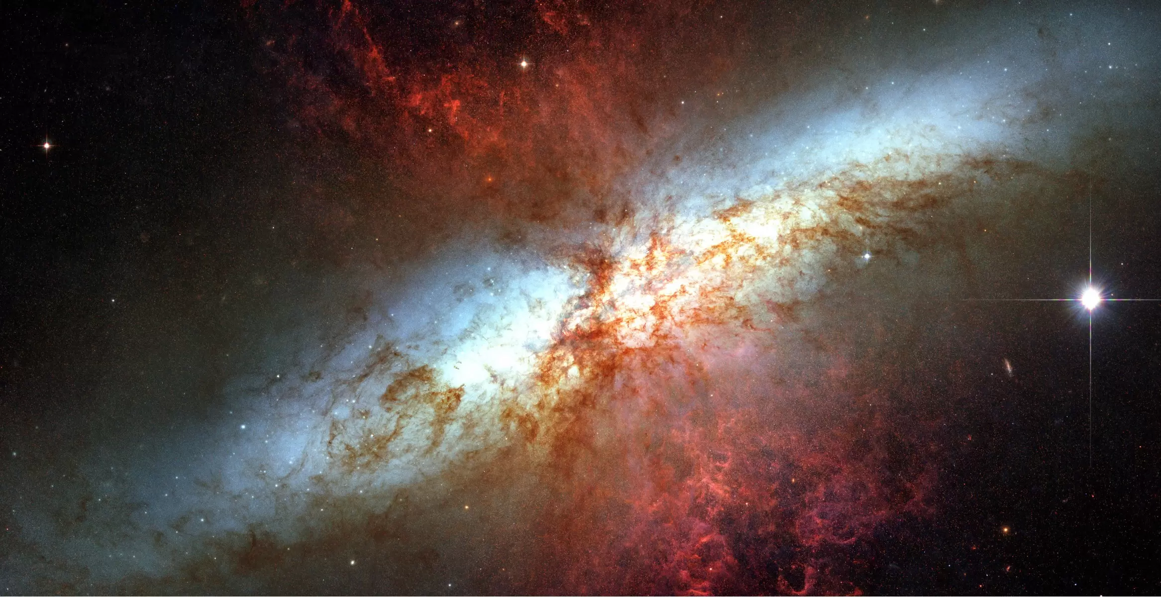 Starburst Galaxy - חלל – Artpicked- space | תמונה לסלון בסגנון מודרני