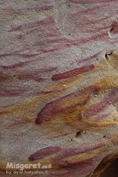 כמו משיכות מכחול בחול