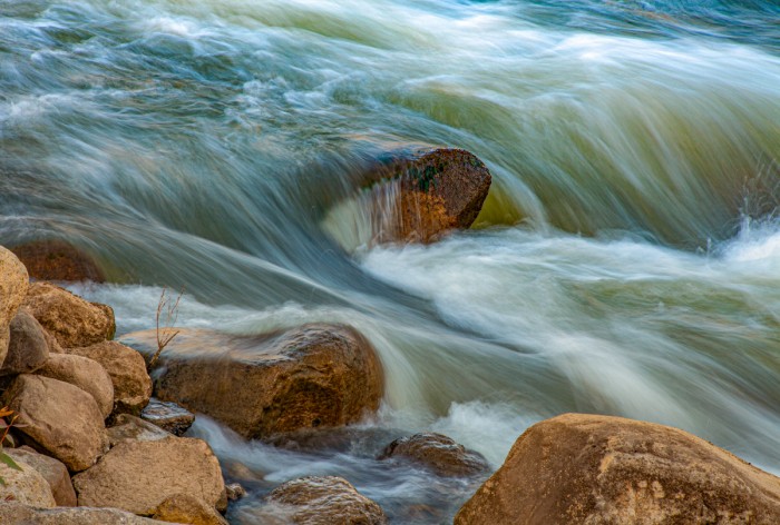 אבנים וזרימה