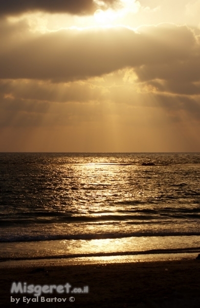 שקיעה זהובה