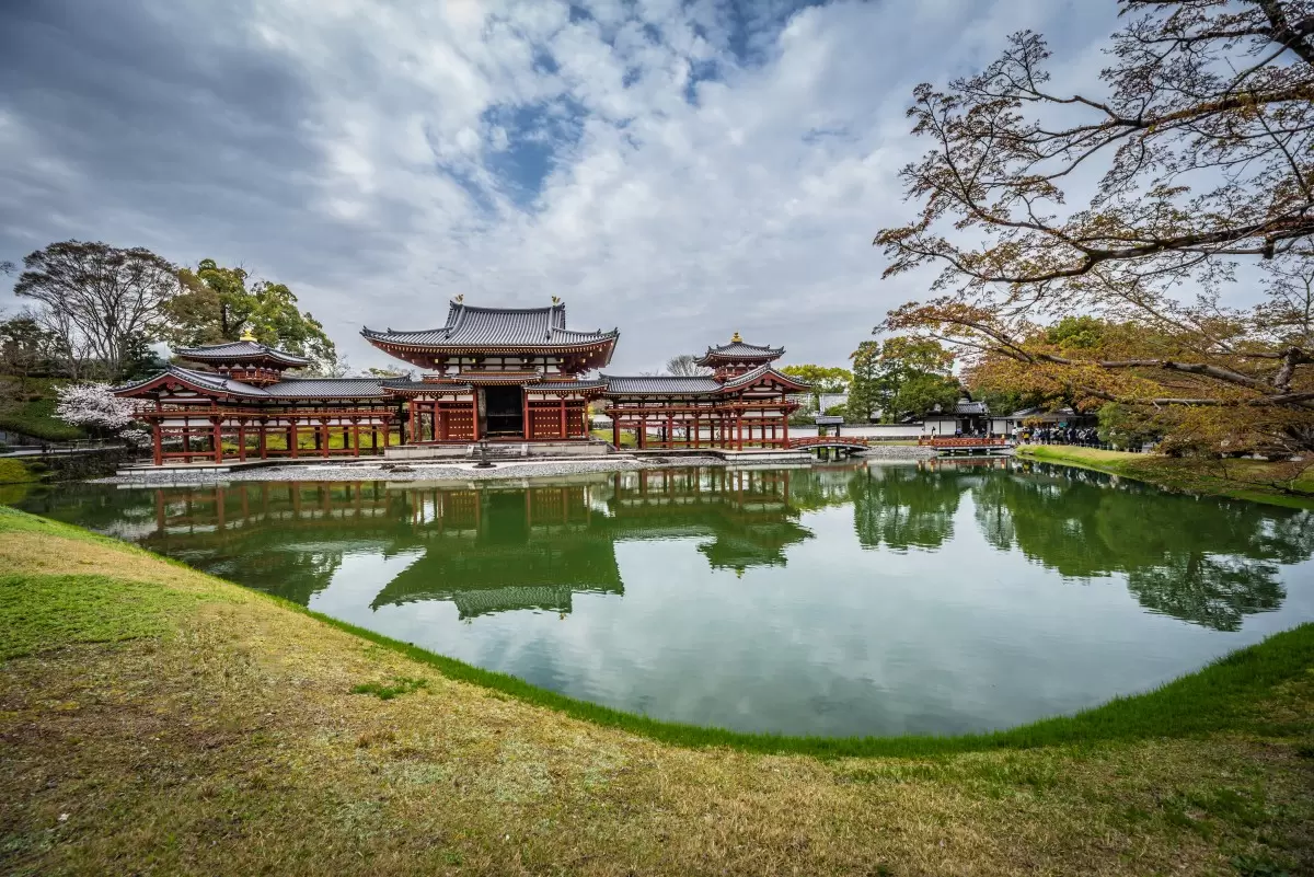 מקדש יפני והשתקפות - דקל בר - נופים יפים תמונות בחלקים  - מק''ט: 442673