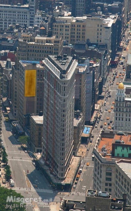 בניין משולש