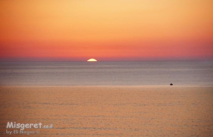 רגע לשקיעה 