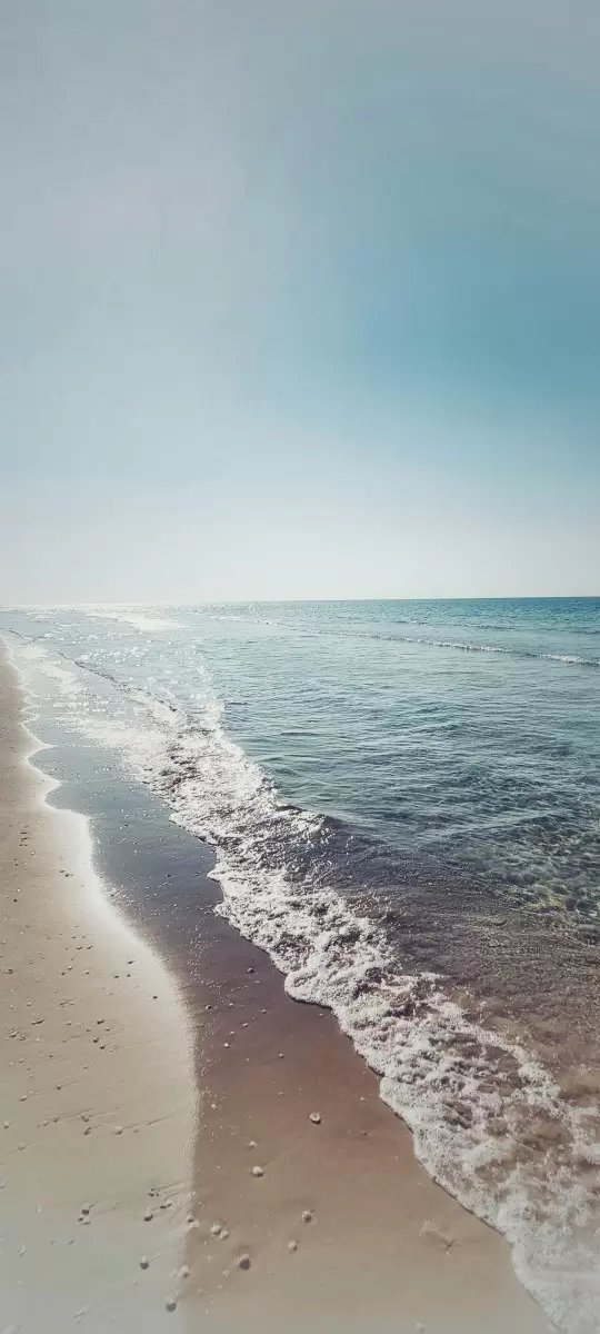 רגליים במים - ענבר שוקרון - תמונות ים ושמים לסלון צילומים  - מק''ט: 459837