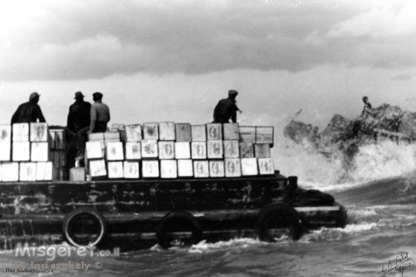 תל אביב 1937 - סירת משא