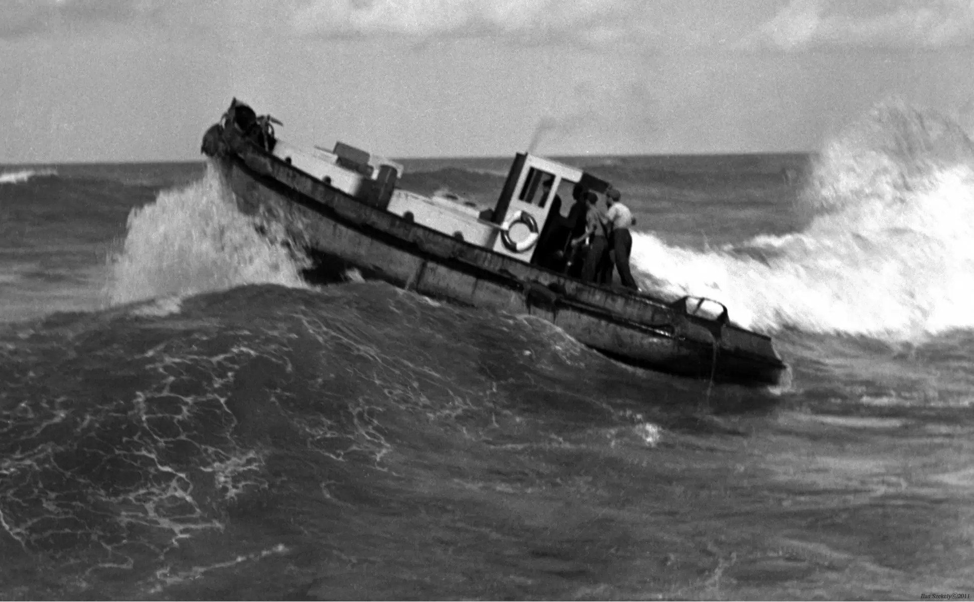 תל אביב 1937 - סירה בגלים - דוד לסלו סקלי -  - מק''ט: 141860