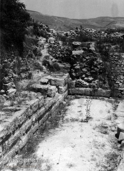 סבסטיה 1943 - חומת הארמון
