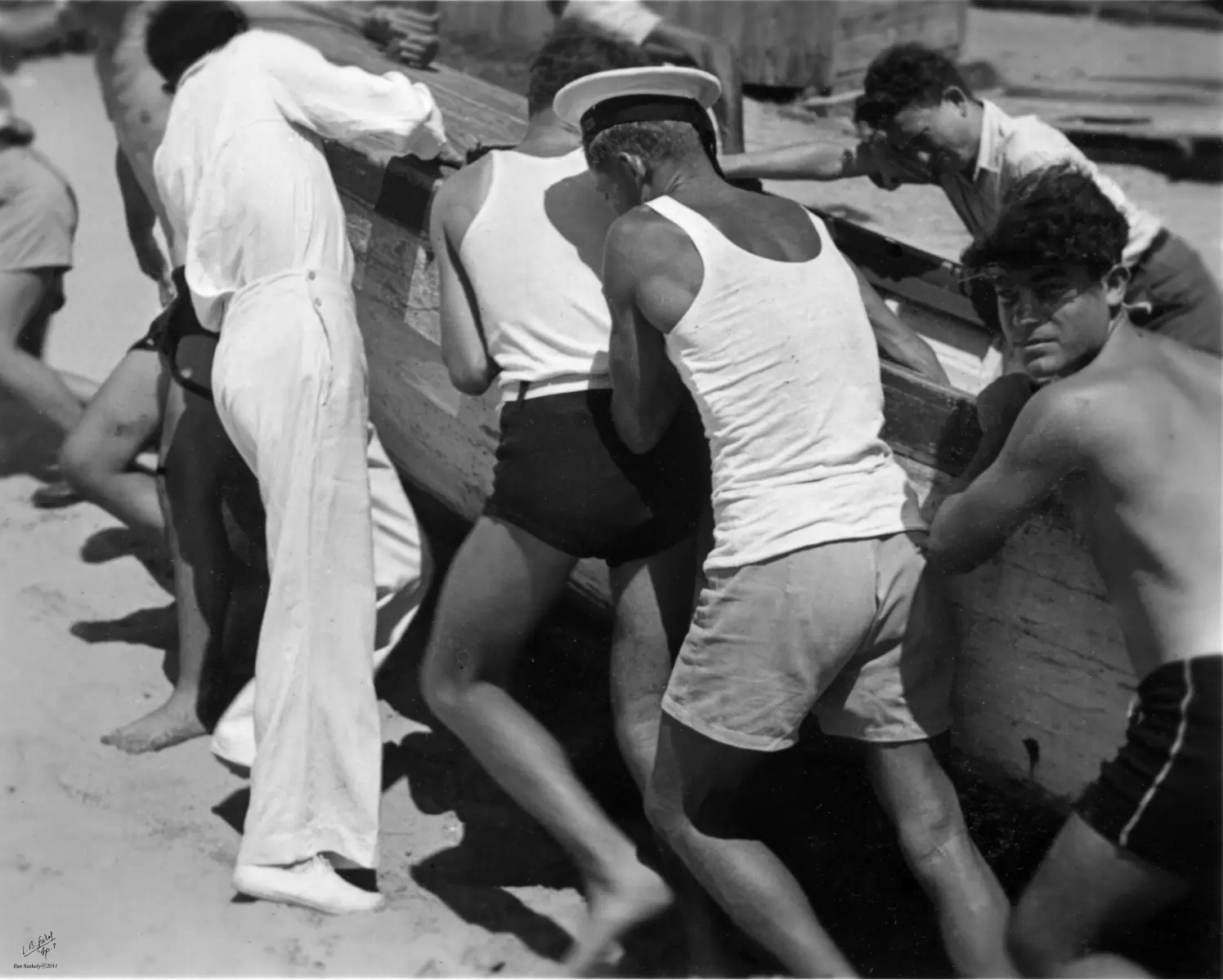 תל אביב 1939 דוחפים סירה - דוד לסלו סקלי -  - מק''ט: 142920